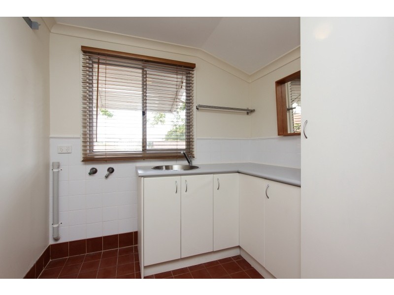 27 Reen Street, St James WA 6102