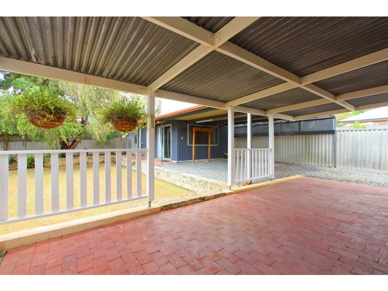 27 Reen Street, St James WA 6102