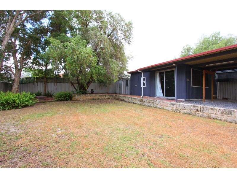 27 Reen Street, St James WA 6102