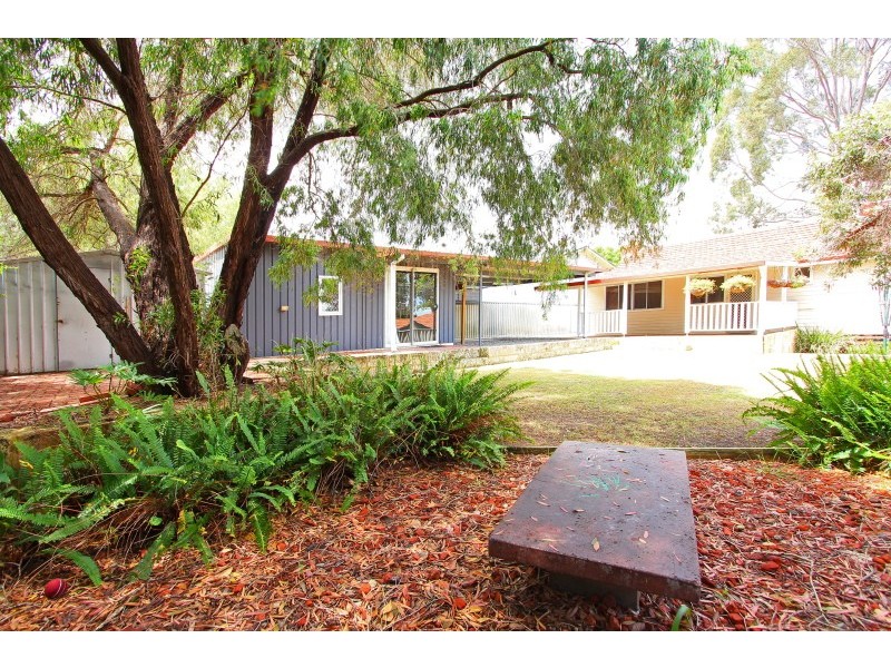 27 Reen Street, St James WA 6102