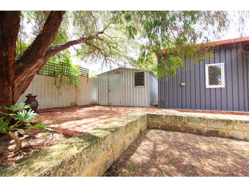 27 Reen Street, St James WA 6102