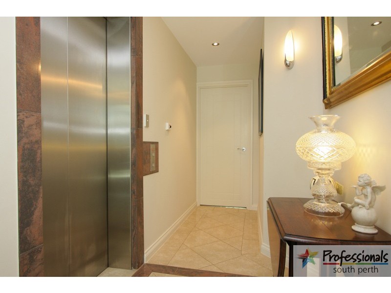 2/146 Mill Point Road, South Perth WA 6151