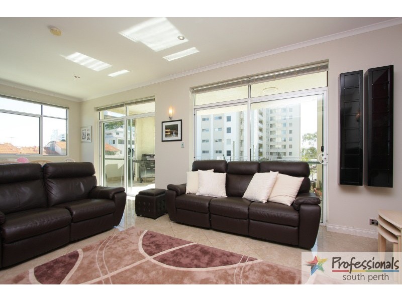 2/146 Mill Point Road, South Perth WA 6151