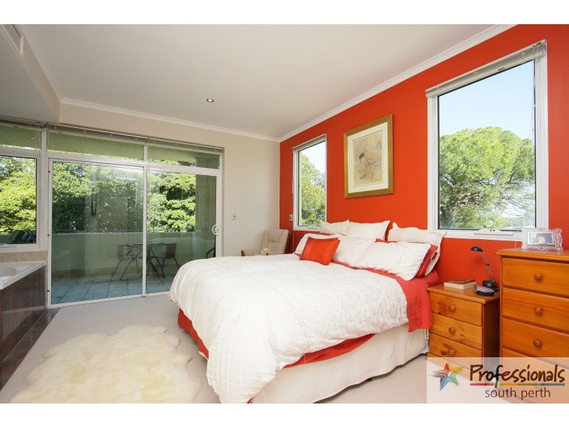 2/146 Mill Point Road, South Perth WA 6151