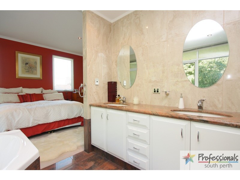 2/146 Mill Point Road, South Perth WA 6151