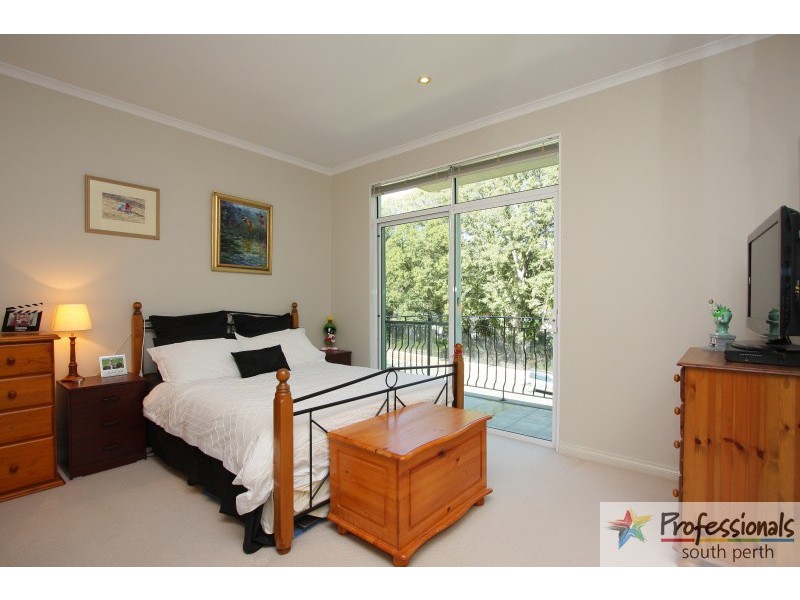 2/146 Mill Point Road, South Perth WA 6151