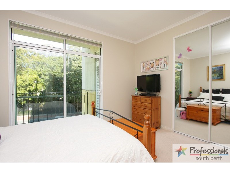 2/146 Mill Point Road, South Perth WA 6151