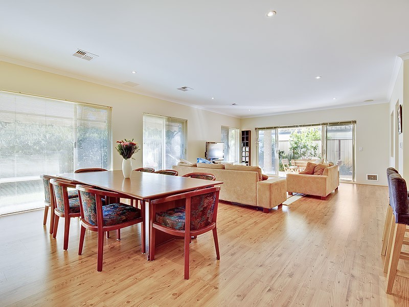 64 Bradshaw Crescent, Manning WA 6152