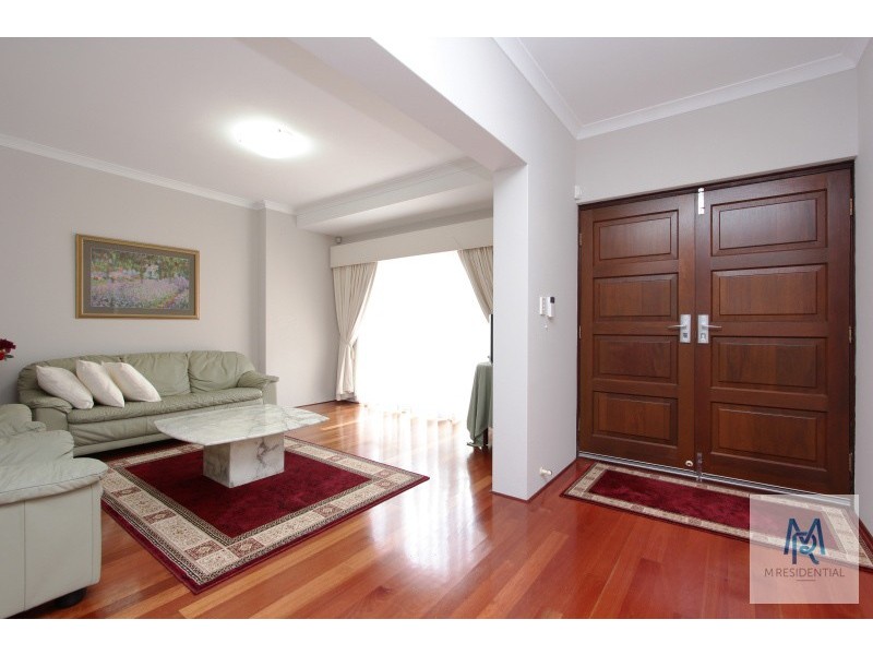 13 Omagh Grove, Waterford WA 6152