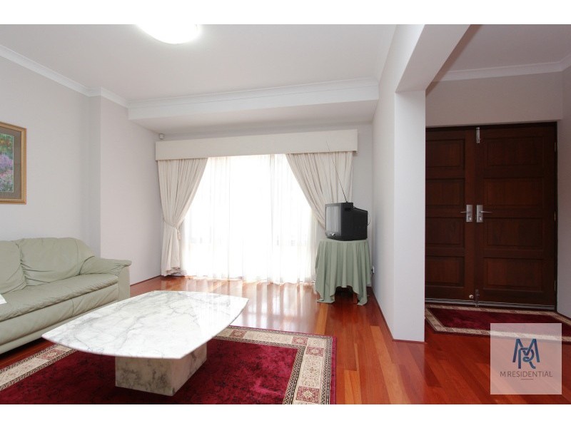 13 Omagh Grove, Waterford WA 6152