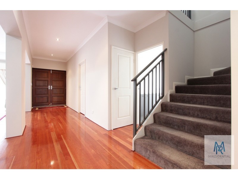 13 Omagh Grove, Waterford WA 6152