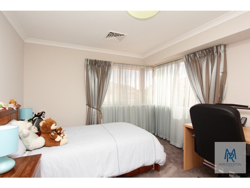 13 Omagh Grove, Waterford WA 6152