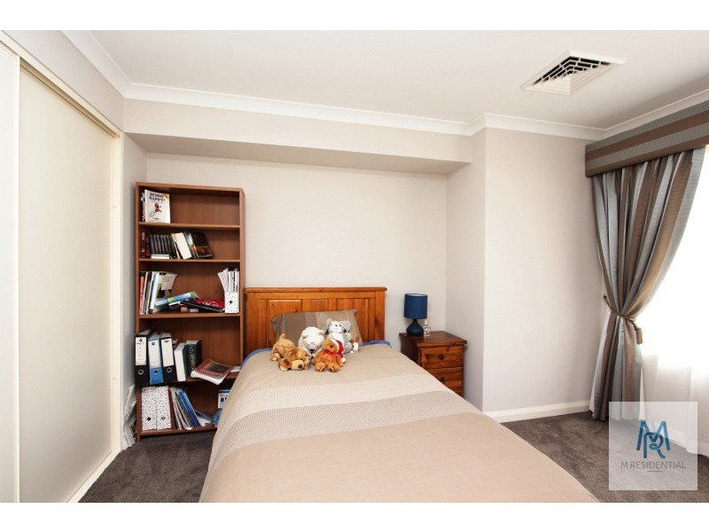 13 Omagh Grove, Waterford WA 6152