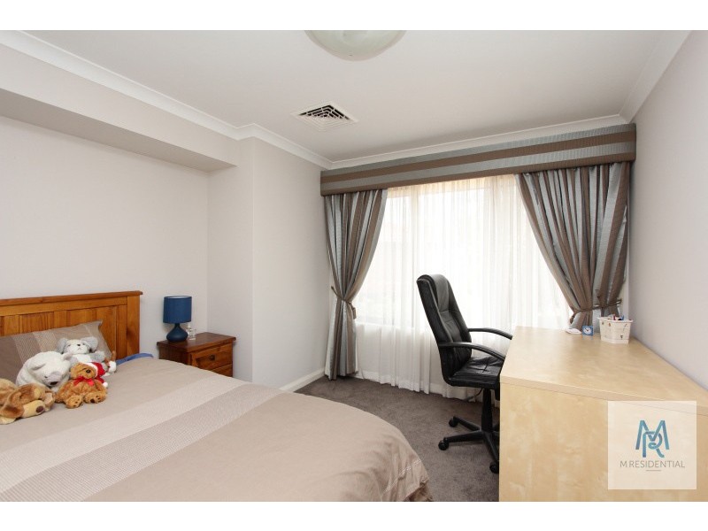 13 Omagh Grove, Waterford WA 6152