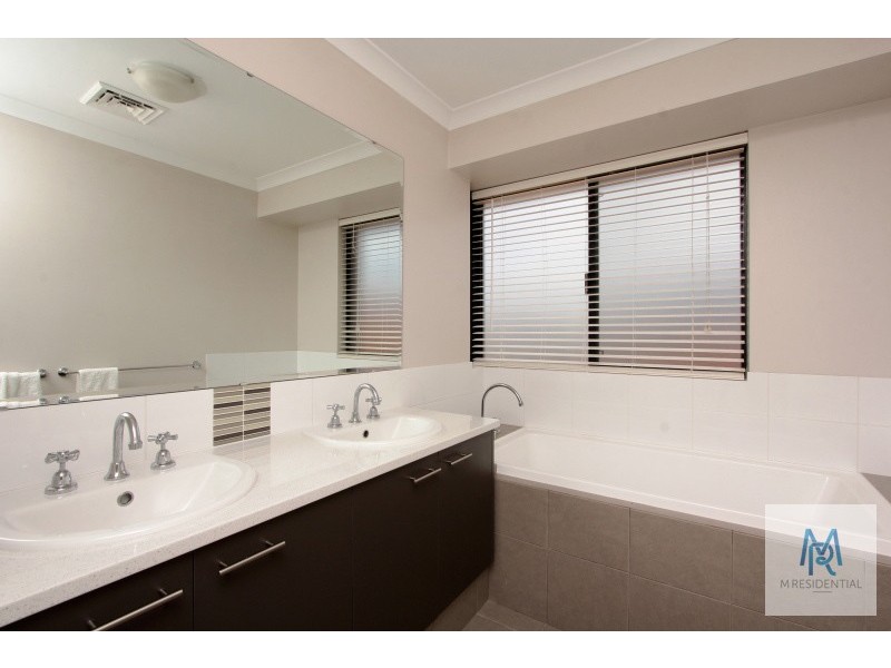 13 Omagh Grove, Waterford WA 6152