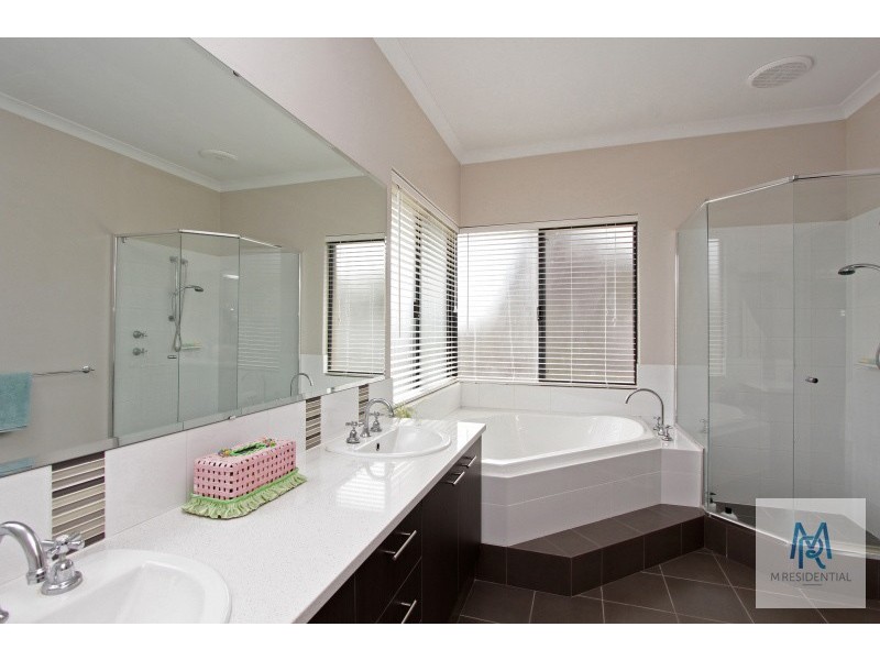 13 Omagh Grove, Waterford WA 6152