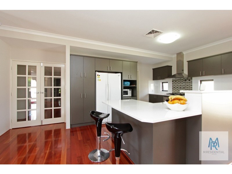 13 Omagh Grove, Waterford WA 6152