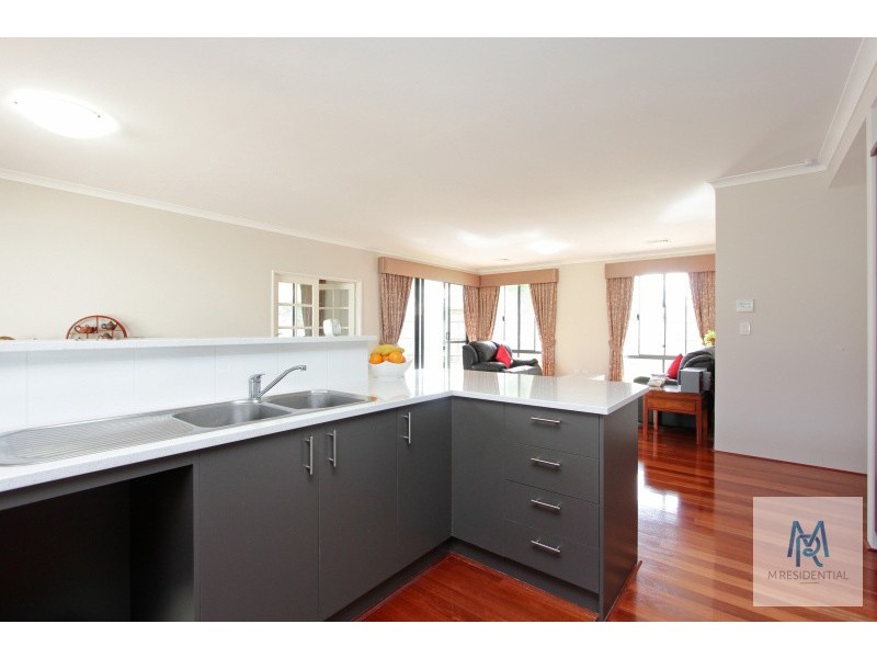 13 Omagh Grove, Waterford WA 6152