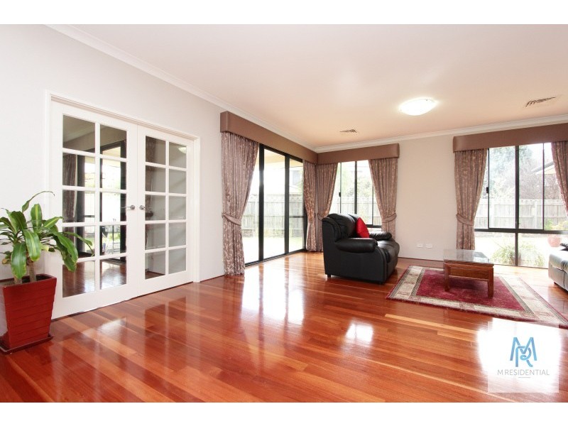 13 Omagh Grove, Waterford WA 6152