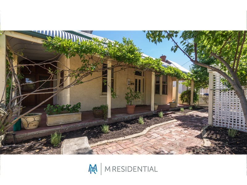 8a Holmesdale Road, Woodbridge WA 6056