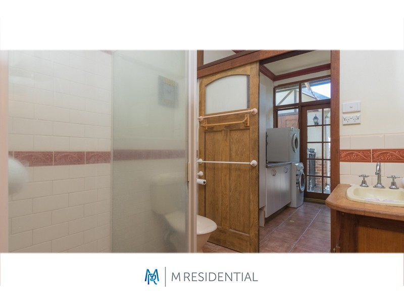 8a Holmesdale Road, Woodbridge WA 6056