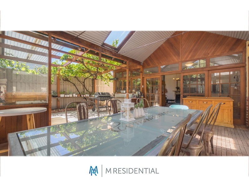 8a Holmesdale Road, Woodbridge WA 6056