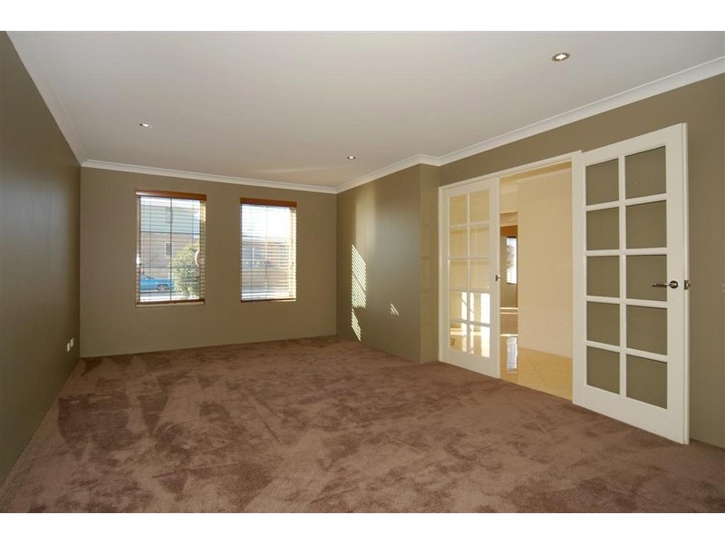 33 Lord Hobart Drive, Madora Bay WA 6210