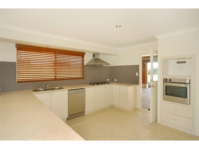 33 Lord Hobart Drive, Madora Bay WA 6210