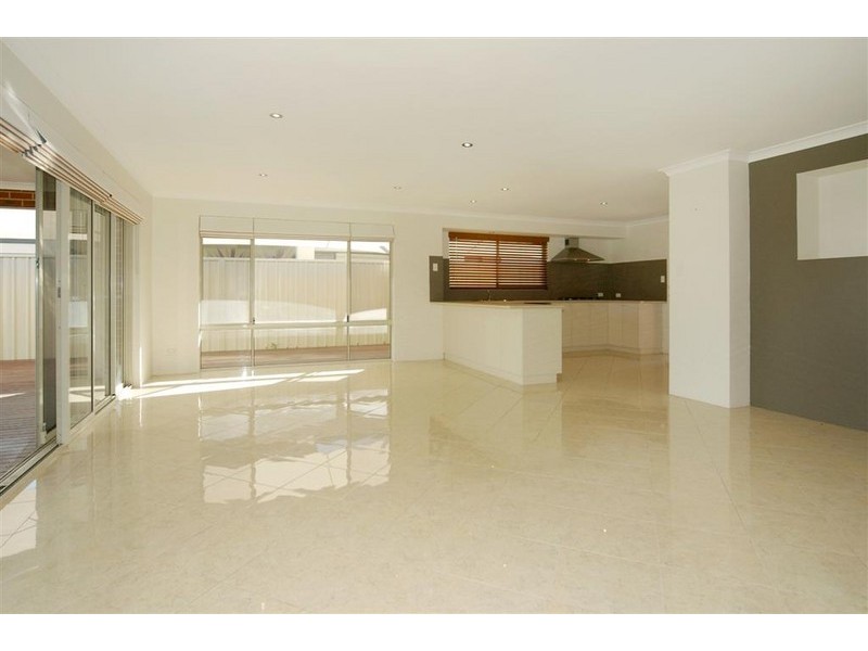 33 Lord Hobart Drive, Madora Bay WA 6210