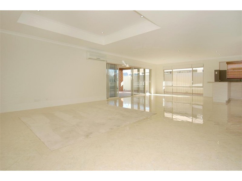 33 Lord Hobart Drive, Madora Bay WA 6210