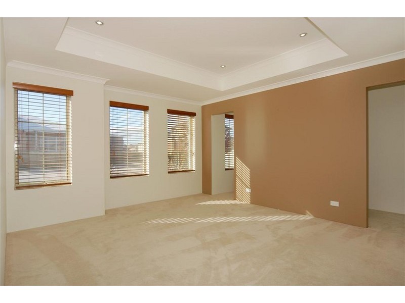 33 Lord Hobart Drive, Madora Bay WA 6210