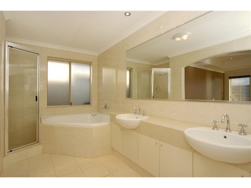 33 Lord Hobart Drive, Madora Bay WA 6210