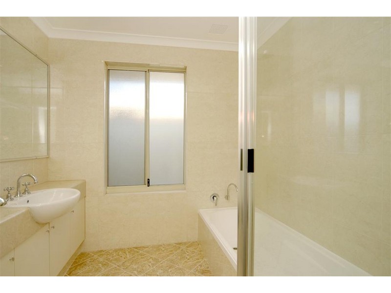 33 Lord Hobart Drive, Madora Bay WA 6210