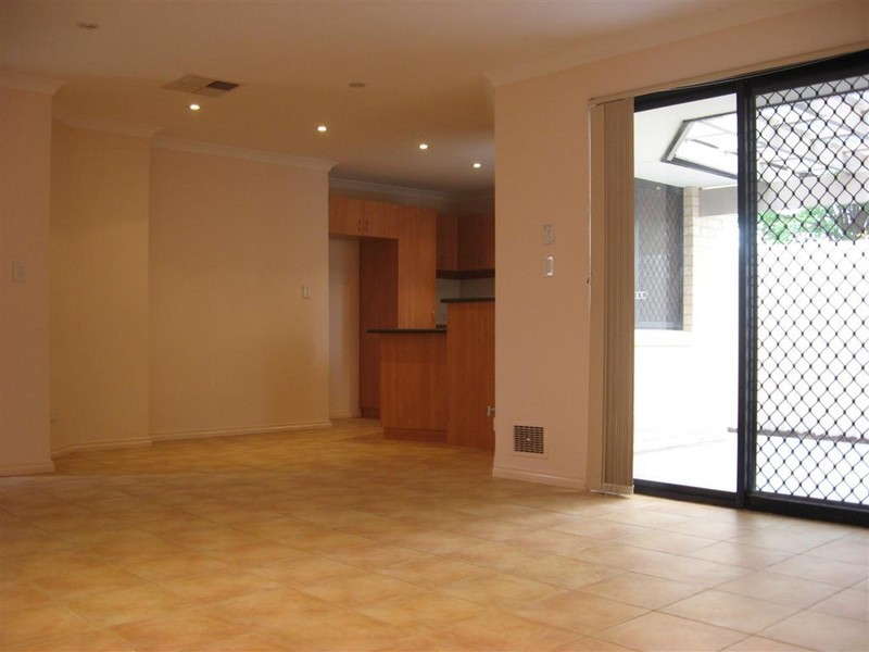 3/4 Hillcrest Road, Kewdale WA 6105