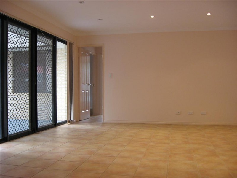 3/4 Hillcrest Road, Kewdale WA 6105