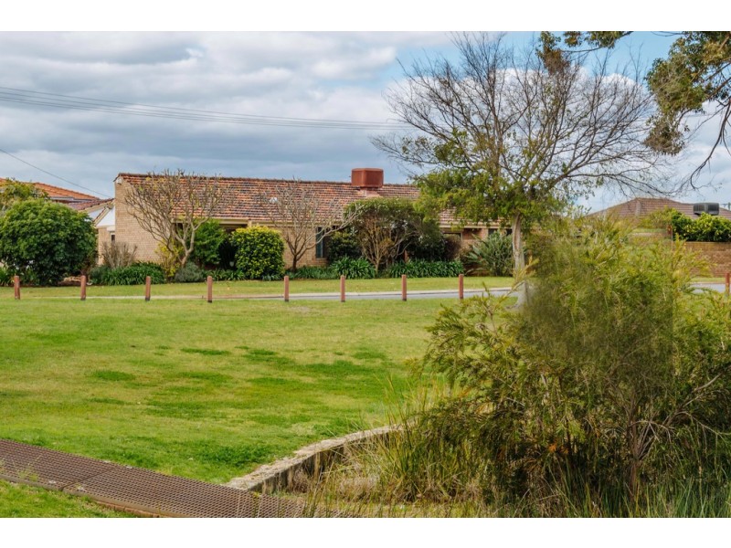 8 Tarun Court, Cannington WA 6107