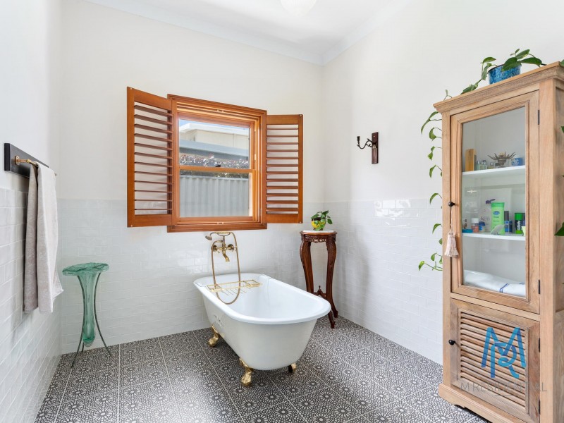 24 Leonora Street, Como WA 6152