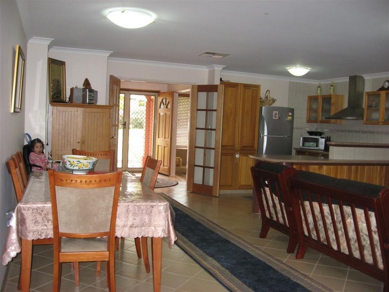 2/4 Hillcrest Road, Kewdale WA 6105