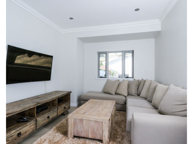 5 Rose Place, Wilson WA 6107