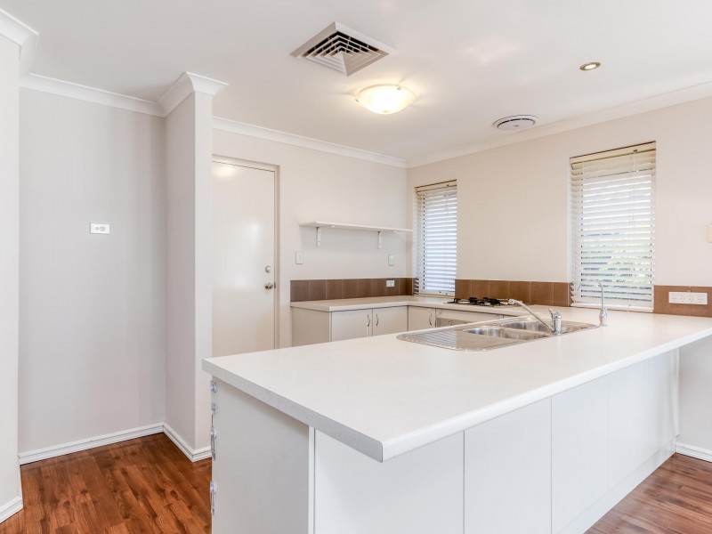 9 Flametree Bend, Hammond Park WA 6164