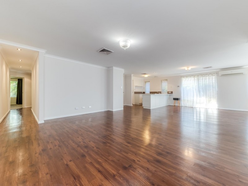 9 Flametree Bend, Hammond Park WA 6164