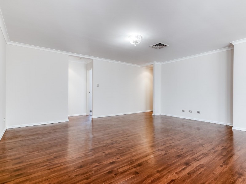 9 Flametree Bend, Hammond Park WA 6164