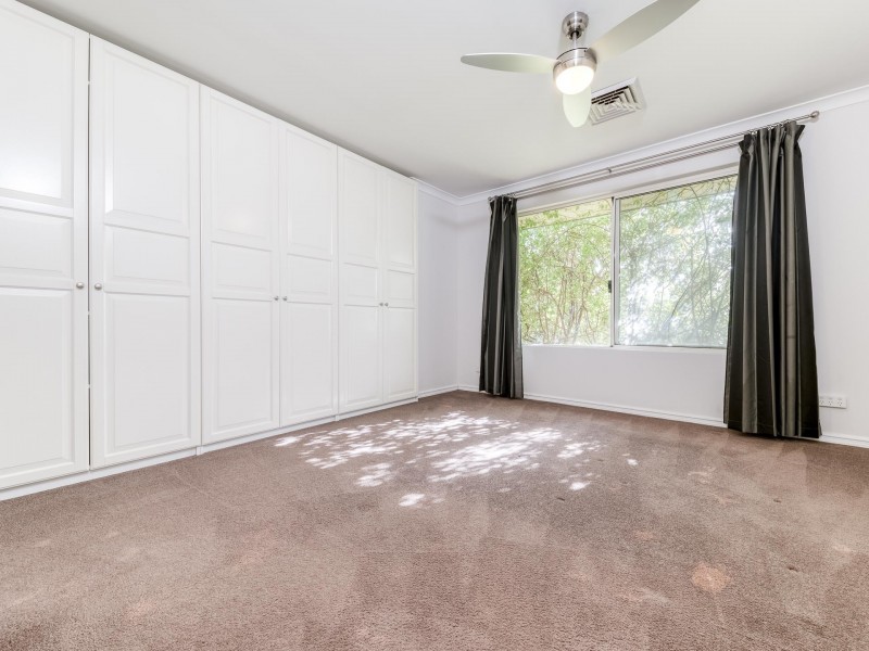 9 Flametree Bend, Hammond Park WA 6164