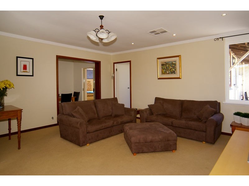 10B Redmond Street, Salter Point WA 6152