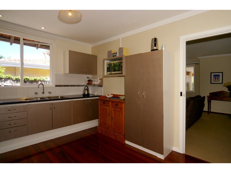 10B Redmond Street, Salter Point WA 6152