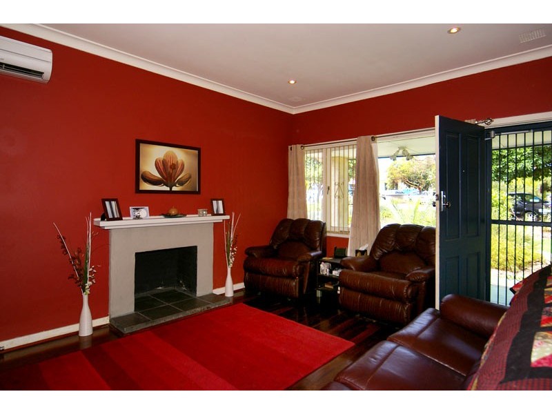 13 Westlake Street, Wilson WA 6107