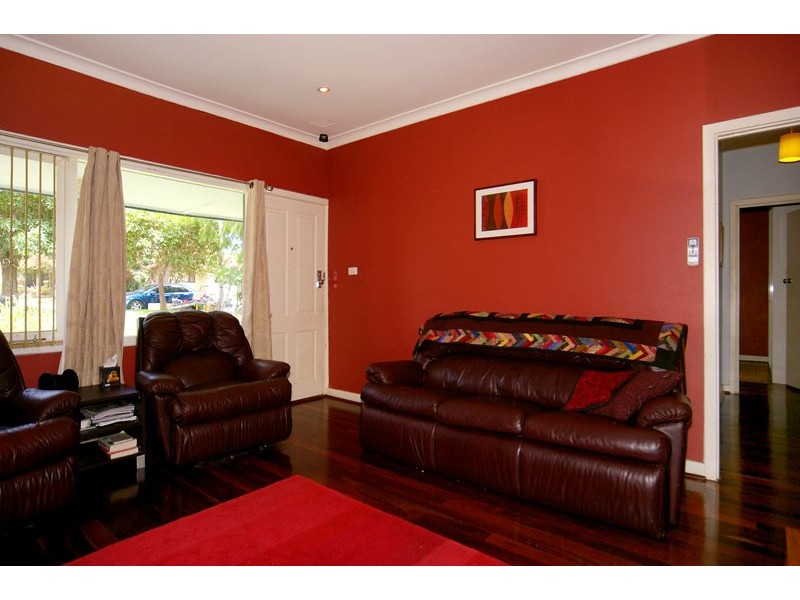 13 Westlake Street, Wilson WA 6107