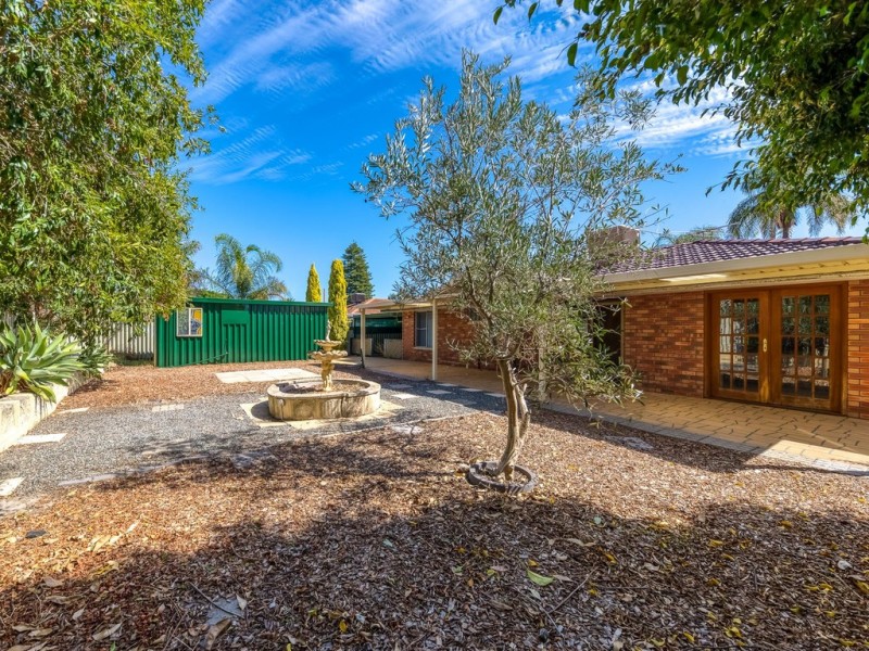 36 Lyrebird Way, Thornlie WA 6108