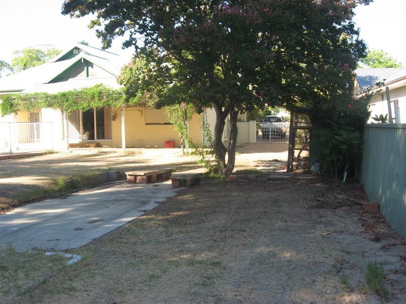 28 Crawshaw Crescent, Manning WA 6152