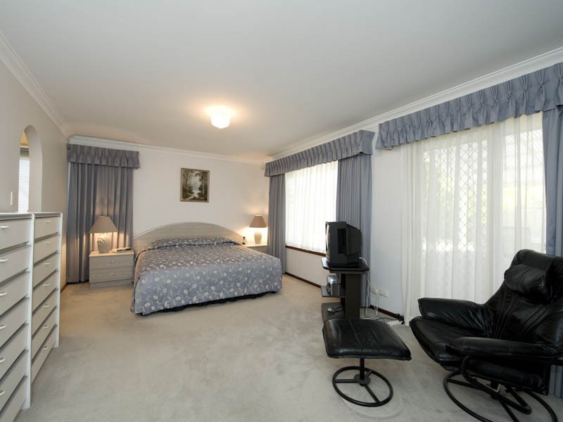 8 Ainsworth Loop, Booragoon WA 6154